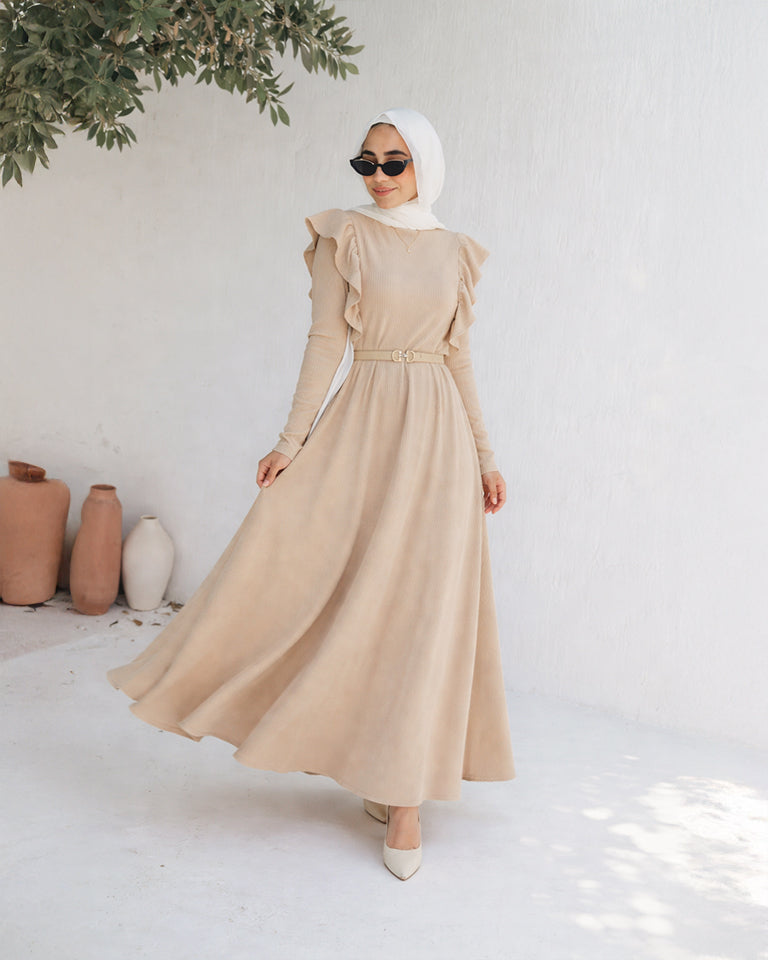 فستان بيج طويل نسائي مودست من ضي Dhai، تصميم أنيق ومحتشم بقصة واسعة وطول كامل يمنح راحة وأناقة في نفس الوقت، يعكس هوية ضي للأزياء النسائية المحتشمة Dhai Modest Fashion، مناسب للمحجبات والإطلالات اليومية والرسمية، يجمع بين البساطة والفخامة بأسلوب عصري، من Dhai Clothing وDhai Brand، اختيار مثالي لكل من تبحث عن موضة مودست أنيقة، ستايل ضي، أزياء ضي، ملابس ضي النسائية، فساتين ضي، Dhai Women Clothing، Dhai Modest Wear، Dhai Elegant Wear، Dhai Contemporary Modest، على خلفية بيضاء بإحساس راقي.