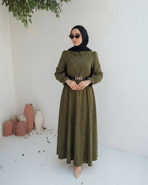 فستان زيتي طويل نسائي مودست من ضي Dhai، تصميم أنيق ومحتشم بقصة واسعة وطول كامل يمنح راحة وأناقة في كل إطلالة، يعكس هوية ضي للأزياء النسائية المحتشمة Dhai Modest Fashion، مناسب للمحجبات والإطلالات اليومية والمناسبات، يجمع بين البساطة والفخامة بأسلوب عصري راقٍ، من Dhai Clothing وDhai Brand، اختيار مثالي لمحبات ستايل ضي والأناقة الهادئة، أزياء ضي، ملابس ضي النسائية، فساتين ضي، ضي مودست، ضي فاشون، Dhai Women Clothing، Dhai Modest Wear، Dhai Elegant Wear، Dhai Contemporary Modest، على خلفية بيضاء بإحساس أنيق.