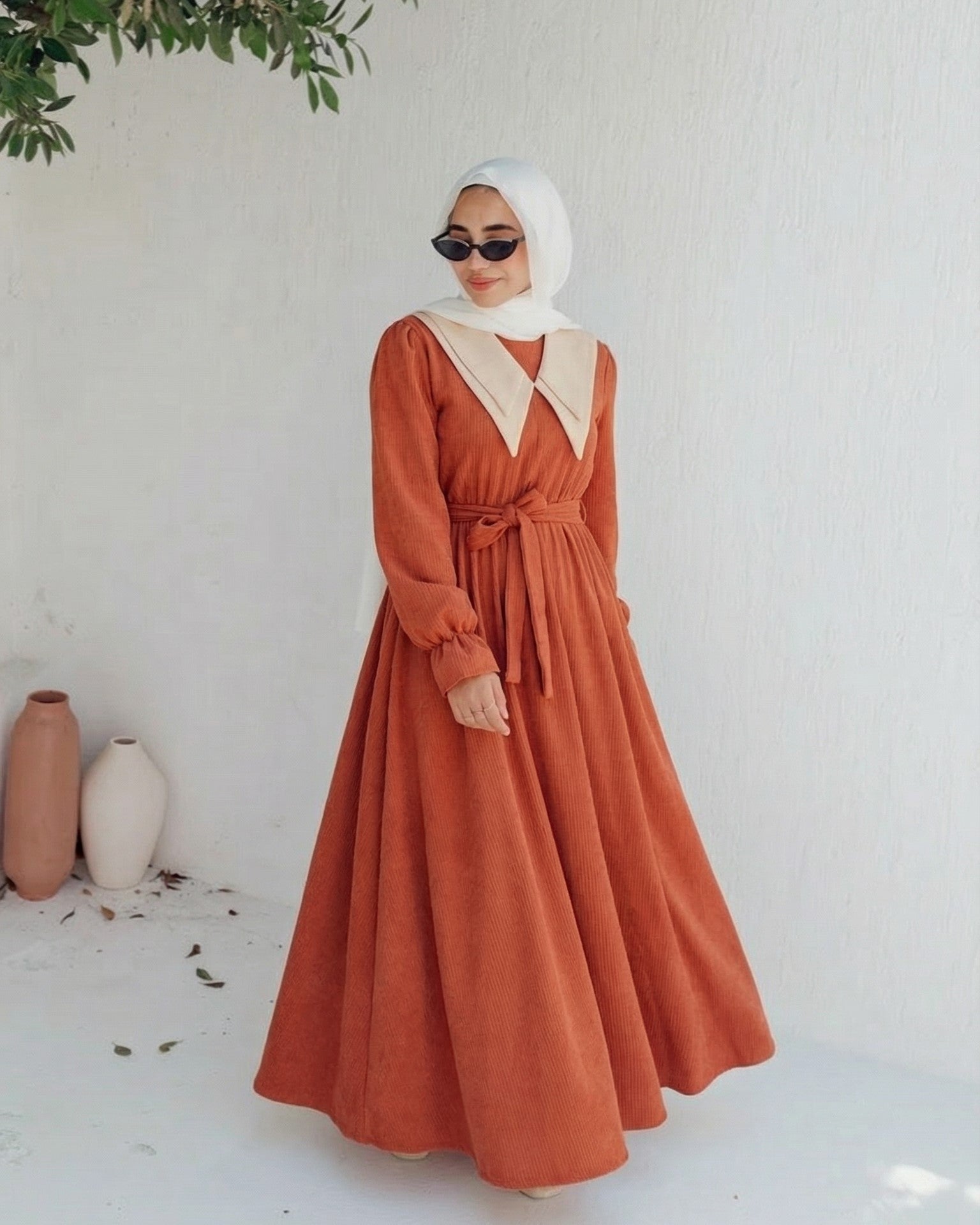 فستان طوبي طويل نسائي مودست من ضي Dhai، تصميم أنيق ومحتشم بقصة واسعة وطول كامل يمنح إحساس بالراحة والفخامة، يعكس هوية ضي للأزياء النسائية المحتشمة Dhai Modest Fashion، مناسب للمحجبات والإطلالات اليومية والمناسبات، يجمع بين البساطة والموضة العصرية بأسلوب راقٍ، من Dhai Clothing وDhai Brand، خيار مثالي لمحبات ستايل ضي والأناقة الهادئة، أزياء ضي، ملابس ضي النسائية، فساتين ضي، ضي مودست، ضي فاشون، Dhai Women Clothing، Dhai Modest Wear، Dhai Elegant Wear، Dhai Modern Modest، على خلفية بيضاء بإحساس أنيق.