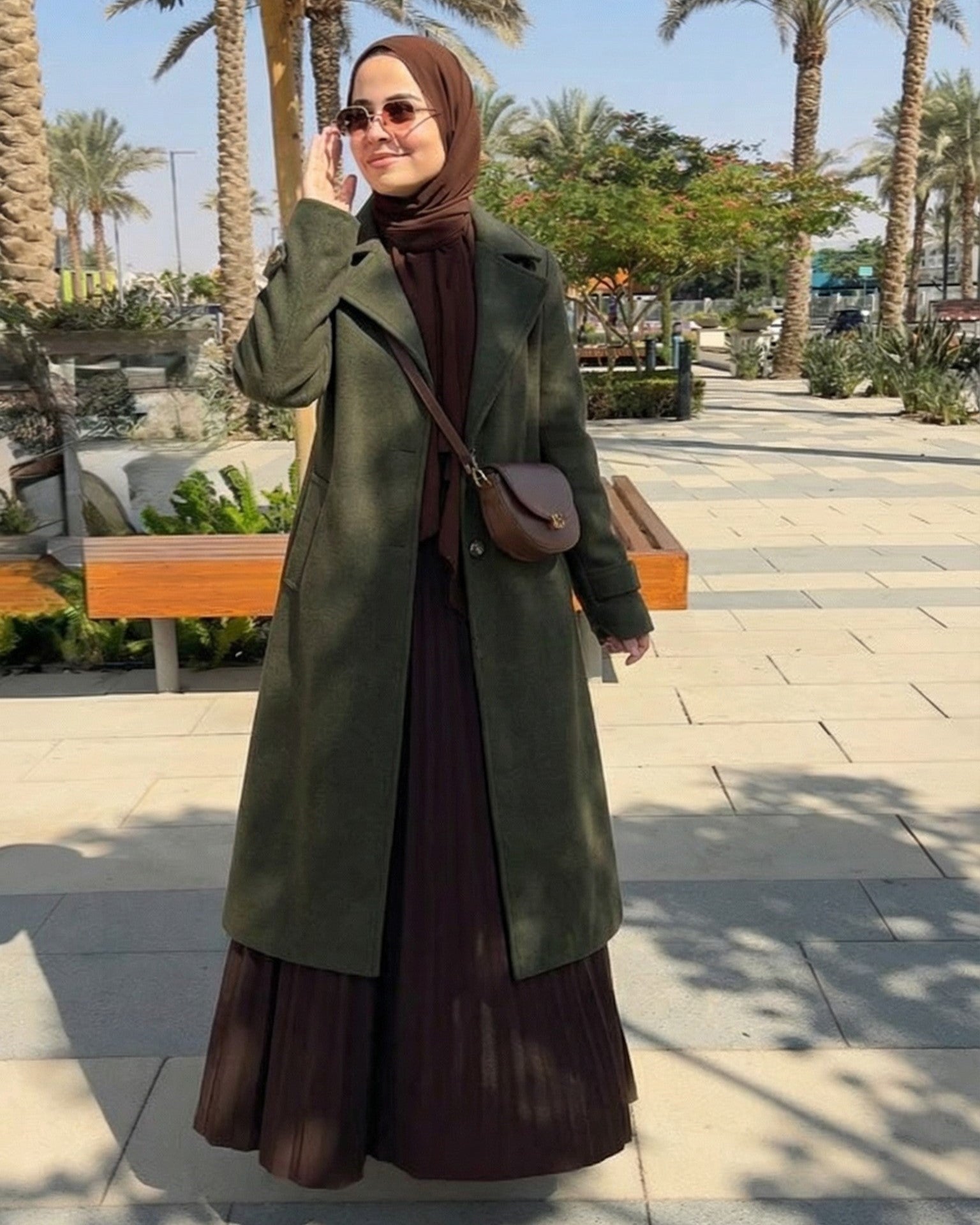 بالطو شتوي نسائي باللون الزيتي من ضي Dhai، تصميم مودست أنيق ومحتشم بقصة واسعة مناسبة للمحجبات، يعكس هوية ضي للأزياء النسائية العصرية Dhai Modest Fashion، خامة شتوية دافئة تجمع بين الراحة والأناقة، اختيار مثالي لإطلالات الشتاء اليومية والعملية، من Dhai Clothing وDhai Brand للأزياء المحتشمة.