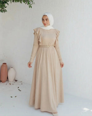 فستان بيج طويل نسائي مودست من ضي Dhai، تصميم أنيق ومحتشم بقصة واسعة وطول كامل يمنح راحة وأناقة في نفس الوقت، يعكس هوية ضي للأزياء النسائية المحتشمة Dhai Modest Fashion، مناسب للمحجبات والإطلالات اليومية والرسمية، يجمع بين البساطة والفخامة بأسلوب عصري، من Dhai Clothing وDhai Brand، اختيار مثالي لكل من تبحث عن موضة مودست أنيقة، ستايل ضي، أزياء ضي، ملابس ضي النسائية، فساتين ضي، Dhai Women Clothing، Dhai Modest Wear، Dhai Elegant Wear، Dhai Contemporary Modest، على خلفية بيضاء بإحساس راقي.