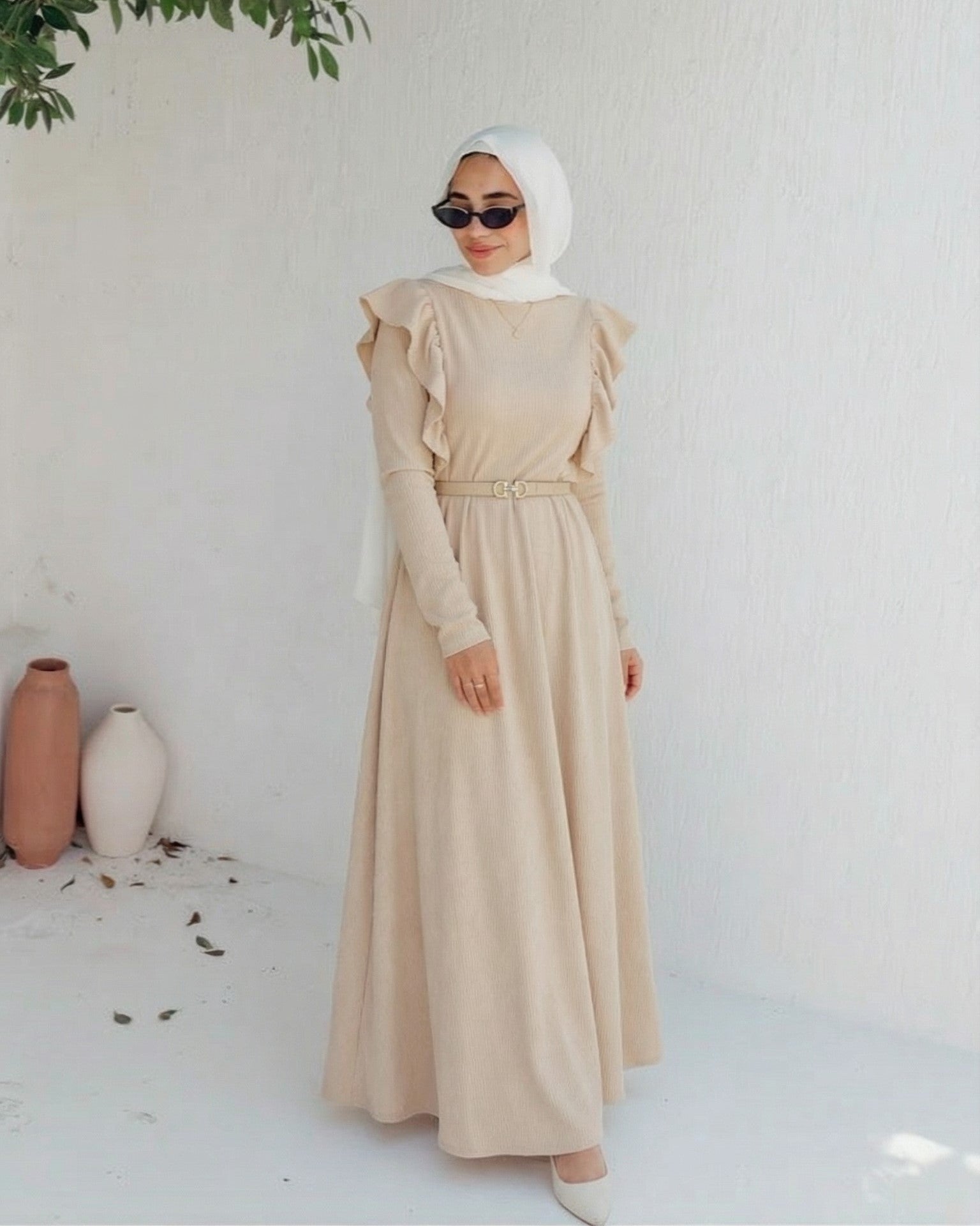 فستان بيج طويل نسائي مودست من ضي Dhai، تصميم أنيق ومحتشم بقصة واسعة وطول كامل يمنح راحة وأناقة في نفس الوقت، يعكس هوية ضي للأزياء النسائية المحتشمة Dhai Modest Fashion، مناسب للمحجبات والإطلالات اليومية والرسمية، يجمع بين البساطة والفخامة بأسلوب عصري، من Dhai Clothing وDhai Brand، اختيار مثالي لكل من تبحث عن موضة مودست أنيقة، ستايل ضي، أزياء ضي، ملابس ضي النسائية، فساتين ضي، Dhai Women Clothing، Dhai Modest Wear، Dhai Elegant Wear، Dhai Contemporary Modest، على خلفية بيضاء بإحساس راقي.